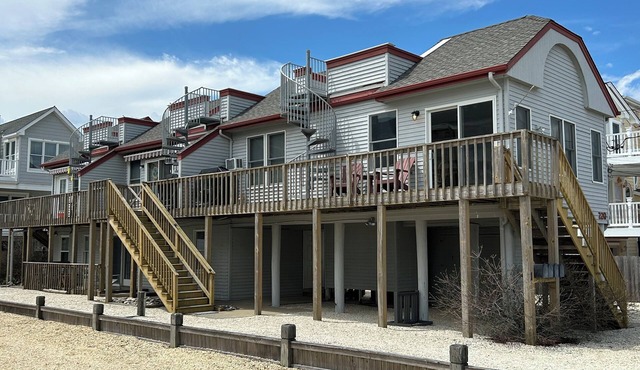 COZY, CONVENIENT, OCEANVIEW 1 BEDROOM CONDO