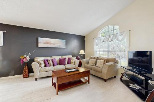 Cozy home with private pool, billiards, central AC, enclosed yard