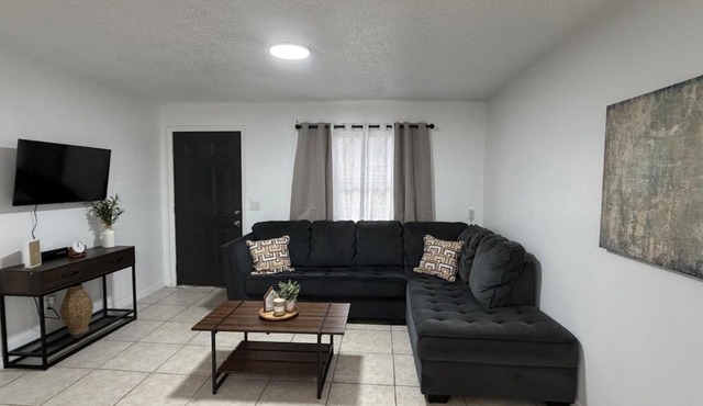 Cozy Stay Near USF & Busch Gardens Unit A