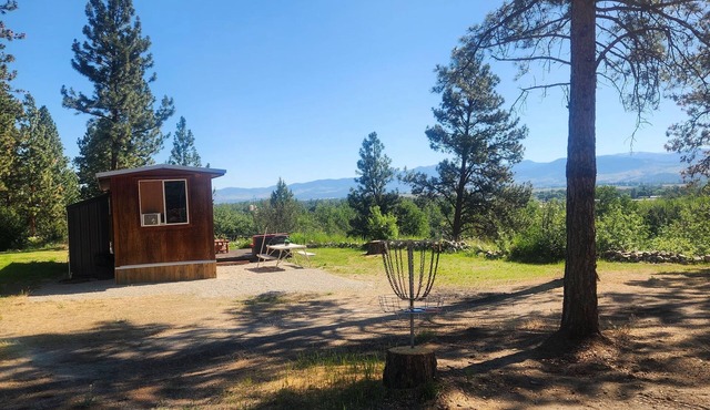 Custom tiny house with an awesome view. Close to Hamilton and Darby
