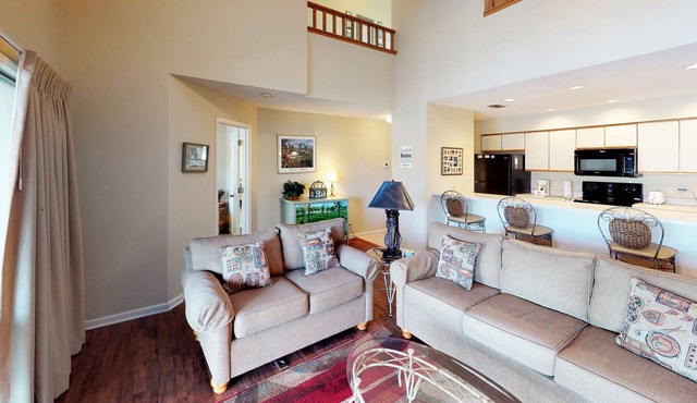 CV11B, Scenic Golf Views, Golf Course Condo with a View