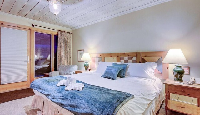 Dazzling waterfront suite at Jackson point (Lakeside)