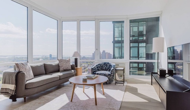Delightful Jersey City 2BR w/Doorman, Gym & Rooftop, by Blueground
