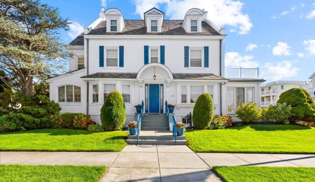 Designer 7BR Beach Block Estate – 7BR/5.5BA