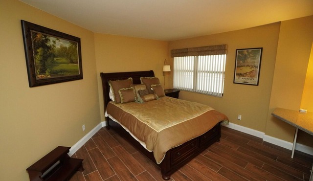 Direct Beach/Ocean Front Two Bedroom Condo. Walk to restaurants.