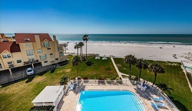 Direct Gulf front unit with Breathtaking Views of the White Sandy Beach and Magnificent Sunsets~ LPT504
