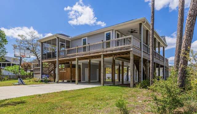 Dog-Friendly 4BR Retreat with a Fire Pit Located in the Serene Part of Oak Island –Near Boat Launch