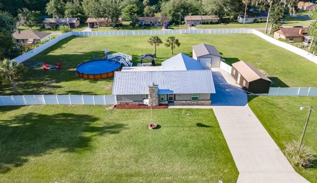 Dog-friendly retreat w/pool, games & yard