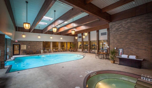 DoubleTree by Hilton Pittsburgh - Green Tree