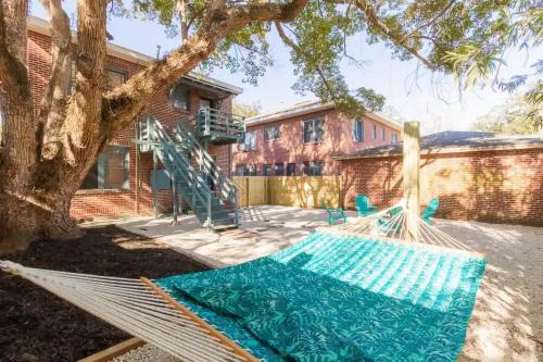 Downing Street Retreat A & B- Entire Duplex