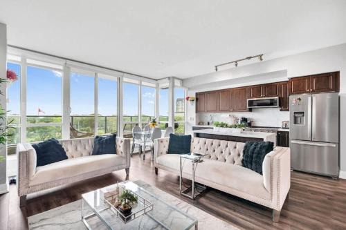 Downtown 2BR plus Den Condo with Lake Views and Parking