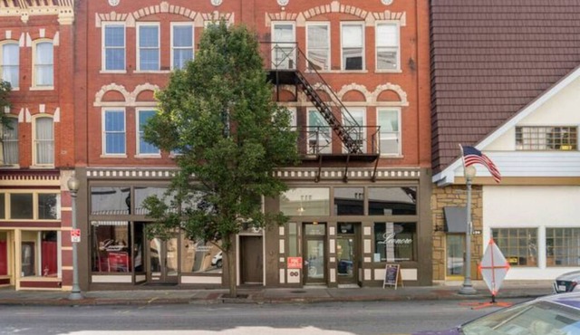 Downtown Roanoke Loft: Cozy, Marilyn Monroe-themed, perfect for a unique stay