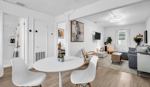 Downtown Studio w/Free Parking & City Views
