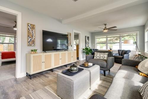 Dtwn Winter Garden Home: 12 Mi to Disney!