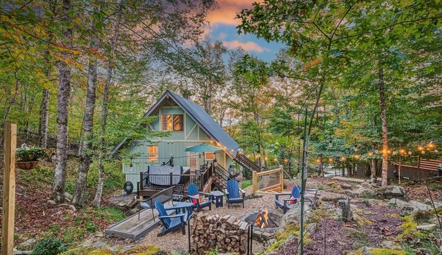 Enchanting 4 bedroom chalet with Hot Tub and Fire Pit in Beech Mountain