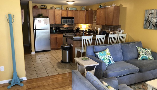 Excellent Location! 3BR/3BA - 1 block to Beach, Boards and Conv Ctr