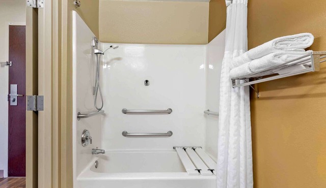 Extended Stay America Select Suites Detroit Sterling Heights in Sterling Heights