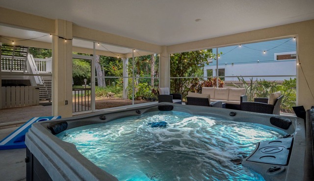 🌴 Family Beach Retreat, Movie Theater, Game Room, Hot Tub, Near Ocean