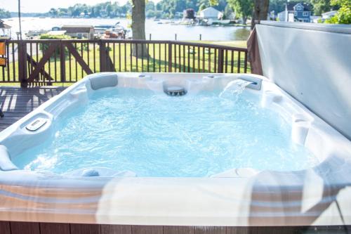 Family Summer Getaway w/Hot Tub on Lake Hopatcong