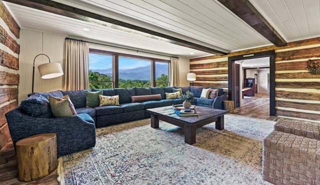 Far Horizons: MtnView HotTub PoolTbl KingSuites