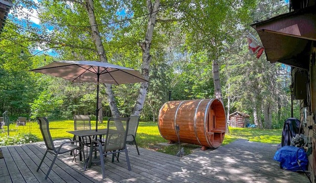 Fosters Lake Rustic Cabin w Volleyball Court