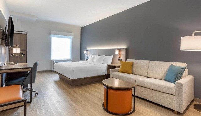 Four Points by Sheraton Newark Airport