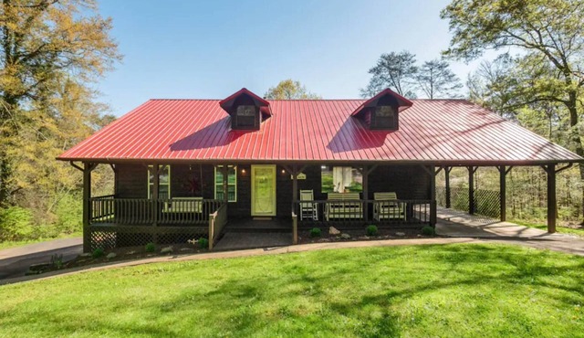 Free Ruby Falls Ticket & More -Cabin-Pets Welcome-Outdoor Space-Hiking-Chattanooga-Cloudland Canyon