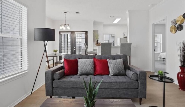 Frontdesk | Spacious 2 BR in the North Side