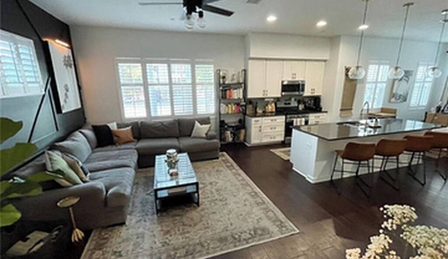 Furnished Townhome with Sauna, Cold Plunge, and Hot tub. Short-term available