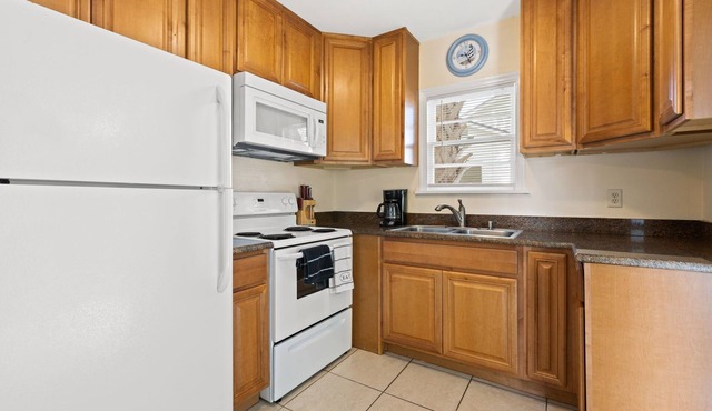 Golfing, Beaches, and Downtown St. Pete., all within 10 minutes away.