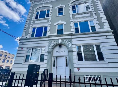 Grand Luxury 1BR Penthouse near Newark Airport