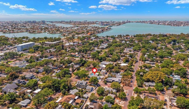 Groovy 5 Bed Getaway in the heart of St Pete