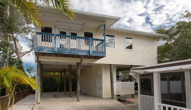 Gulf views and Intracoastal views - steps to beach. Elevator for easy access.
