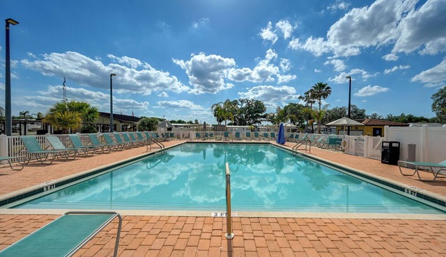Heated Pool, Games & Socials! Zephyrhills Home
