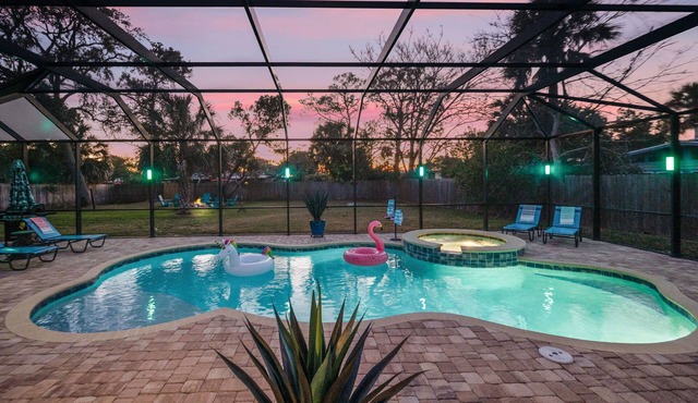 Heated Pool & Hot Tub ~ Walk Downtown & 2 The Amp!