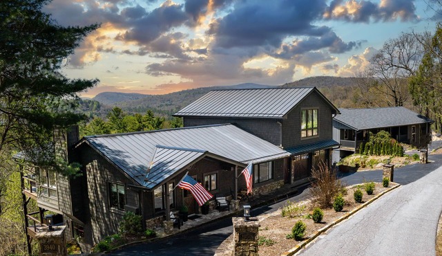 High Noon: Modern Mountaintop Home w 2 Covered Porches, Firepit | Pet Friendly