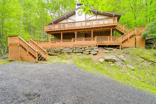 Hike, Ski & Unwind: Woodsy Beech Mountain Retreat