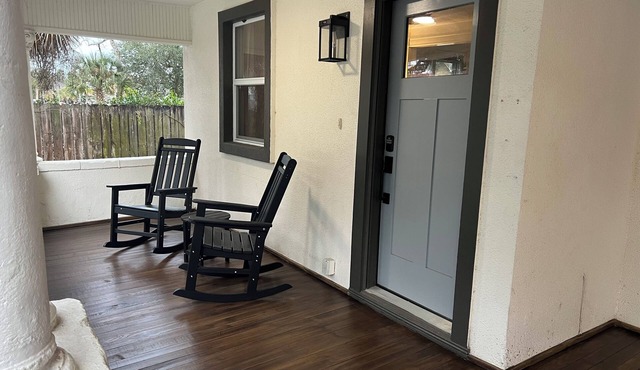 Historic, fully renovated 3-bdr 2 1/2 ba steps to Flagler College/Old Town STA