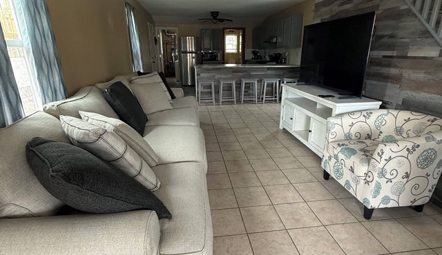 Historic island home with modern charm. Pet friendly. Center of town on bayside.