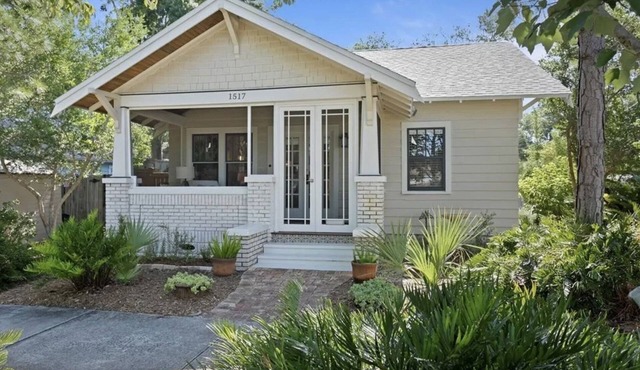 Historic old northeast neighborhood home just 10 minute walk to downtown St Pete