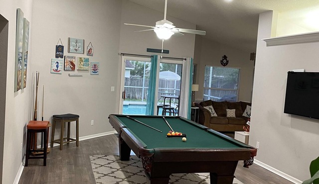 Home of the sun/Family Home with Pool. Excellent neighborhood in central Florida