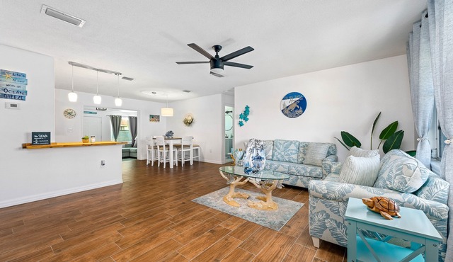 Iconic Sea Turtle Home Entire House, sleeps 6-7, minutes from the beach.