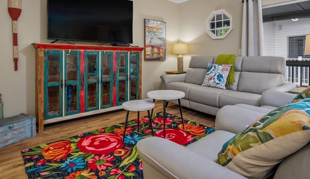 Intracoastal Townhome with Private Entrance, Beach Equipment, and Bikes!