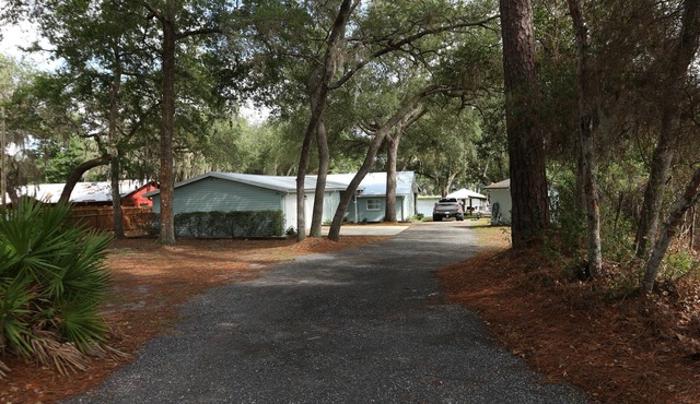 ISLAND LAKE ESCAPE 3-bedroom house on spring fed Island Lake in Fort McCoy