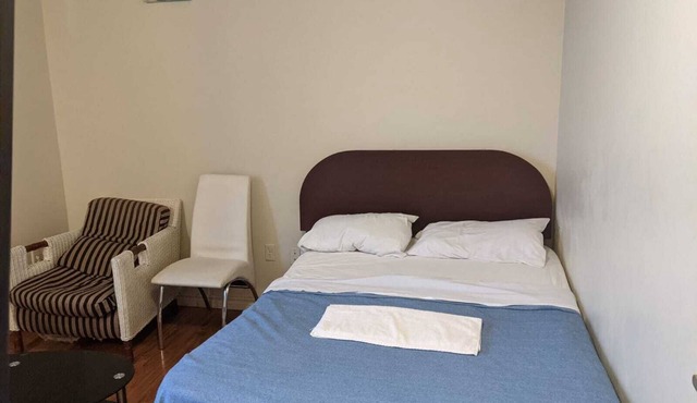 Junior Studio Apartment in Downtown Toronto