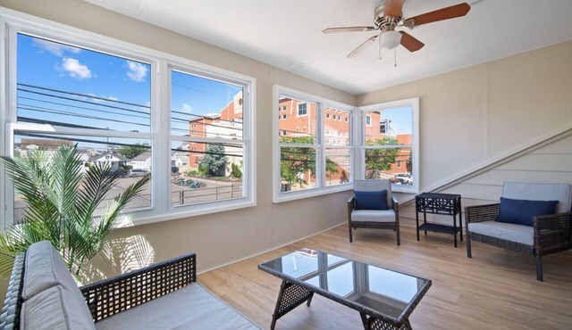 Just Renovated 2BR - 2.5 Blocks to Beach