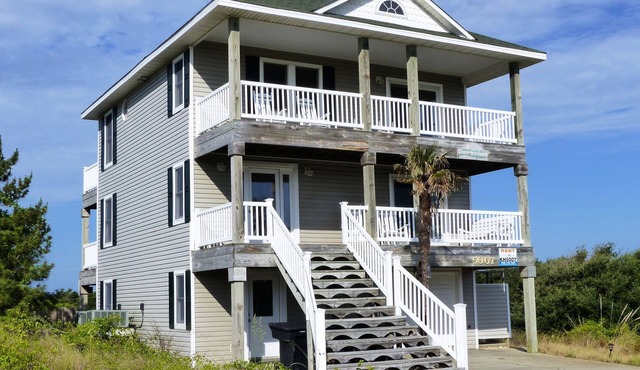 KH5007- Beautiful, 4 BRs, Private Pool, Hot Tub and Foosball, Dogs Allowed!