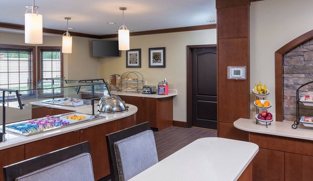King Studio | Free Breakfast Buffet. Pool & Hot Tub Access.