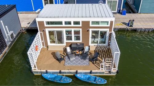 Knot Workin - Floating House on Lake Cumberland