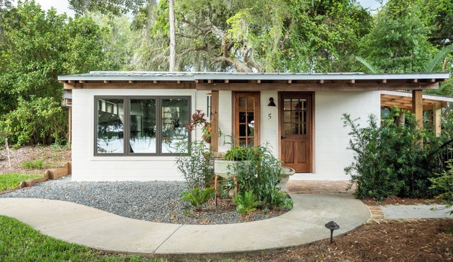 Lake Breeze Cottage 5